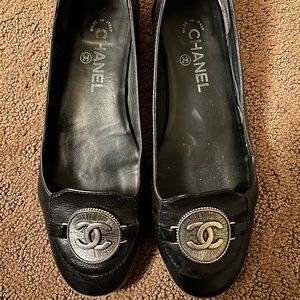 Authentic Chanel Black Leather Flats with CC Logo.